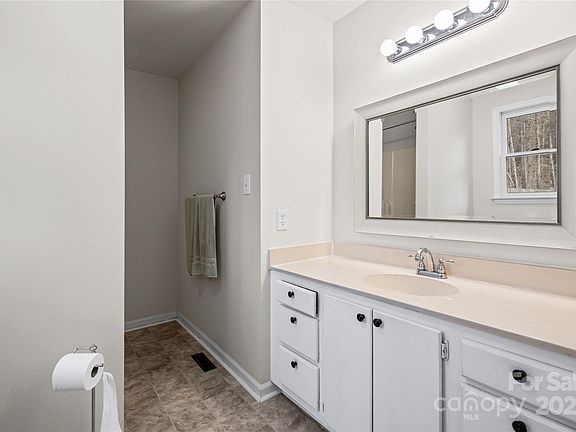 3rd image of 3973 Huntington Ct