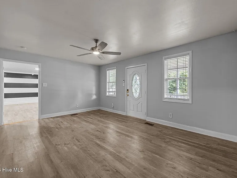 613 Maple St — Photo 5