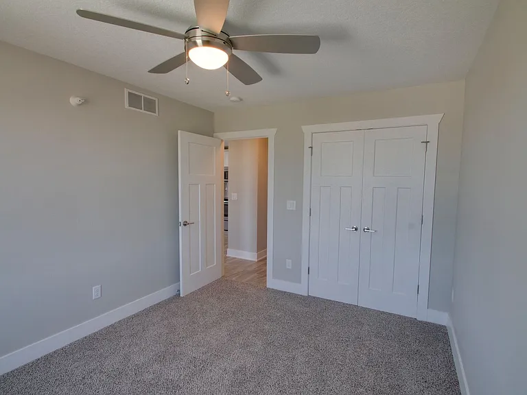 260 SE Waco Pl — Photo 10