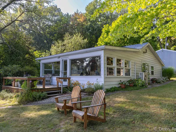 8313 Wilkinson Lake St, Delton, MI 49046