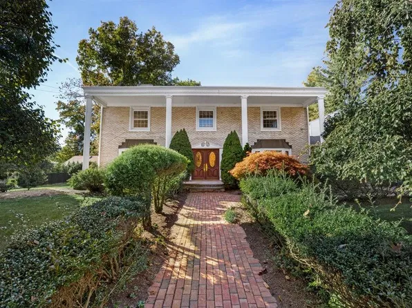 7 Thomas Dr, Lincoln, RI 02865