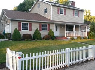 32 Beverly Rd, South Huntington, NY 11746