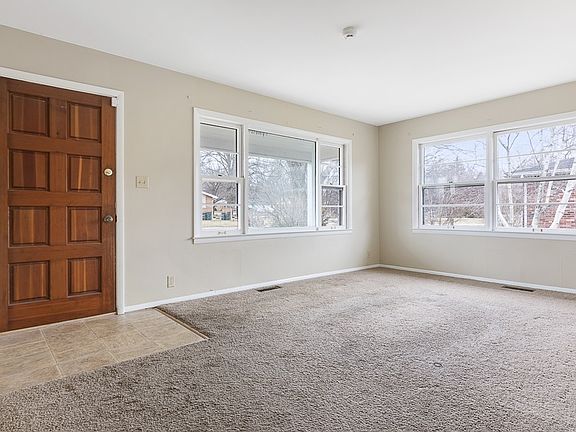 4th image of 3103 W Euclid Ave