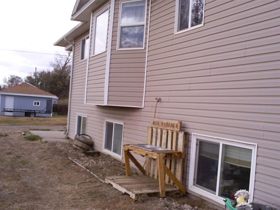 3rd image of 157 W Gibbon St