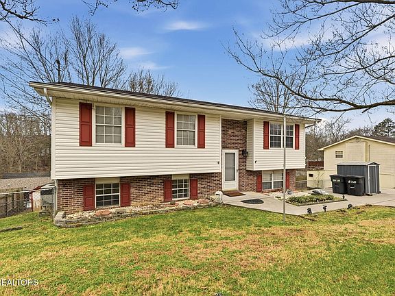 2nd image of 610 Red Bud Ln