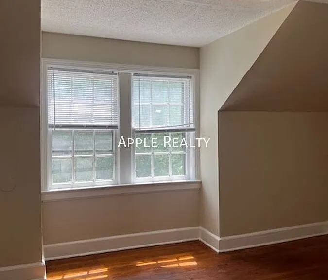 102 W Maynard Ave #A — Photo 11