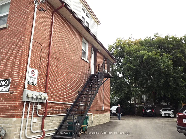 570 Gladstone Ave #3 — Photo 3