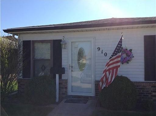 1st image of 910 Berkley Cir