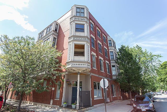 1st image of 834 N Wood St APT 1S