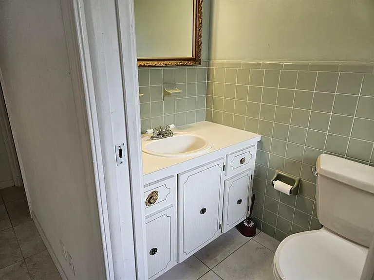 7904 NW 70th Ct #1-2 — Photo 25