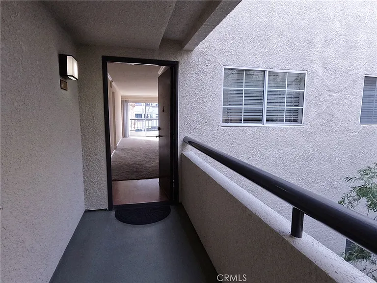 5510 Owensmouth Ave #213 — Photo 2