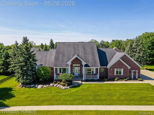 5922 Lakeview Dr, Washington, MI 48094