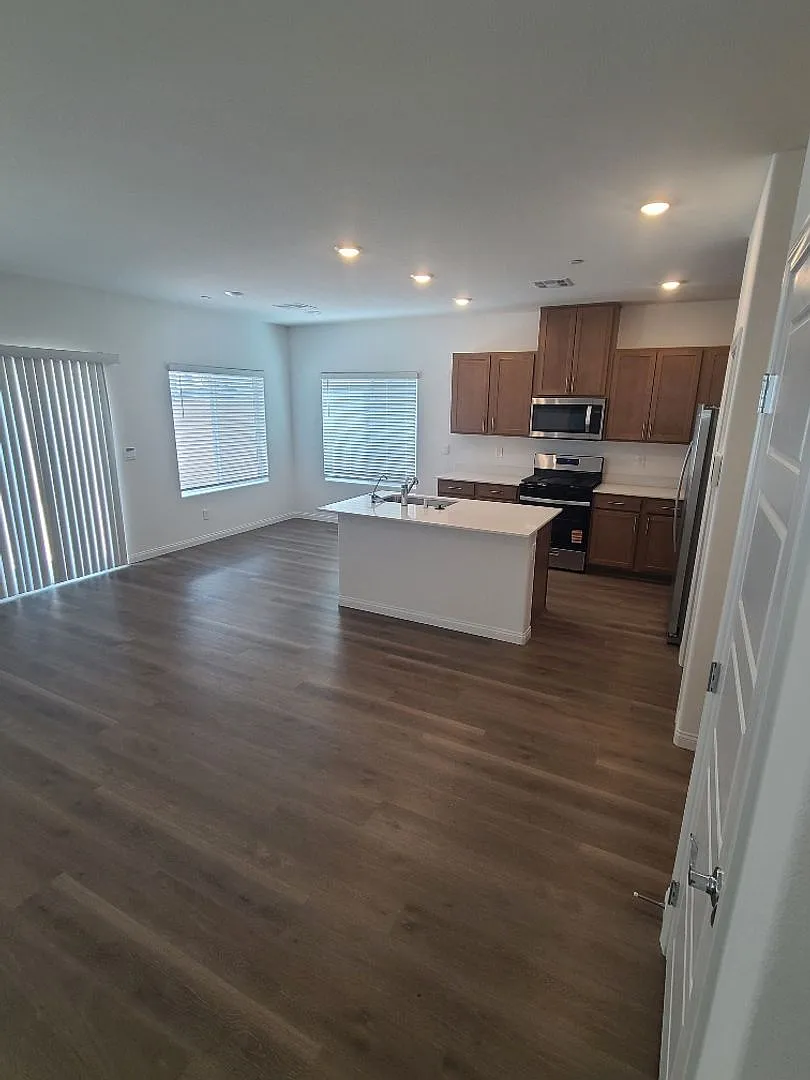 Brand New 2 story home in Cadence with 3 bedrooms, 2.5 bathrooms, loft, & 2 car garage! — Photo 4