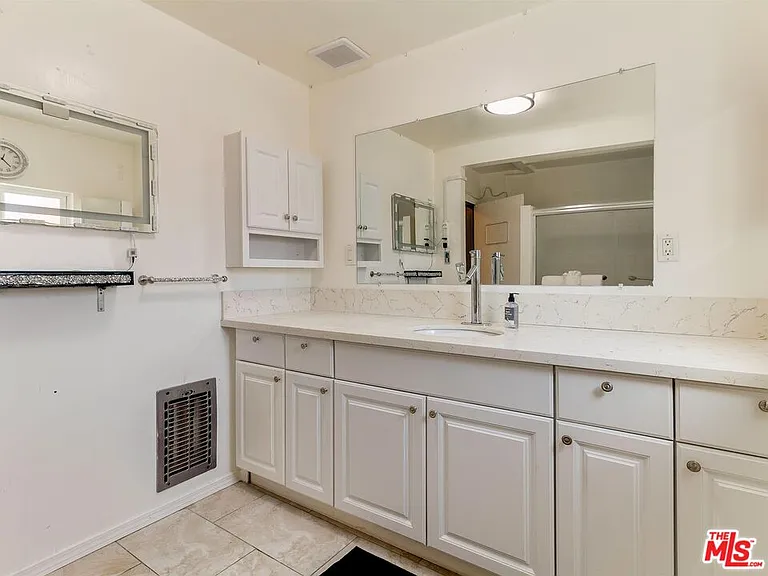 138 S Madison Ave — Photo 19