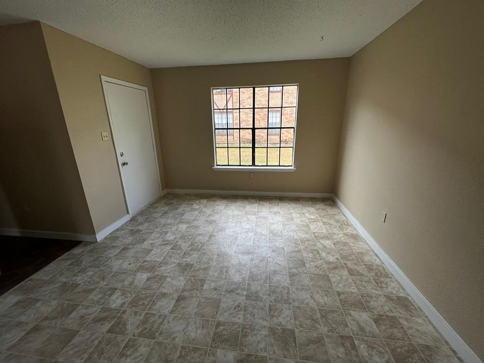 1st image of 1321 Kingston Dr APT A