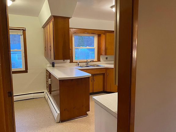 5th image of 200 Woodside Dr