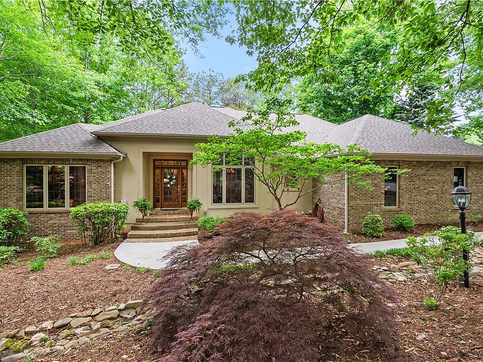 1st image of 411 Woodridge Dr