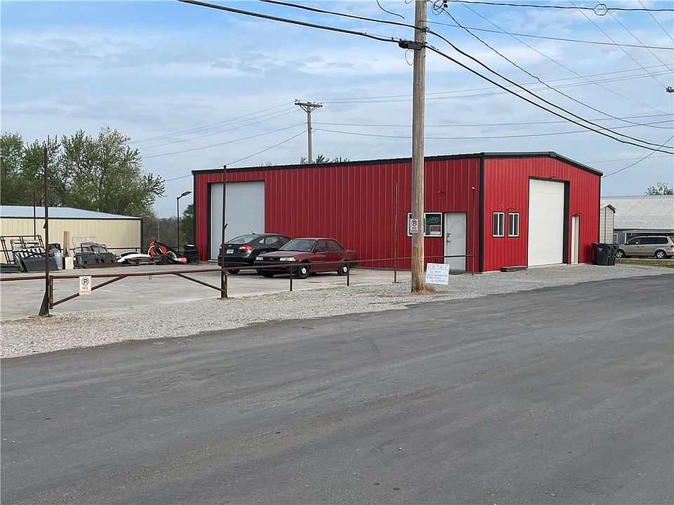 2nd image of 101 W Main St