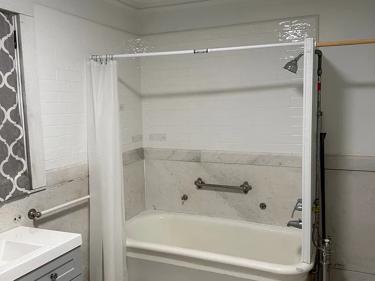 428 S Hemlock St #D — Photo 2