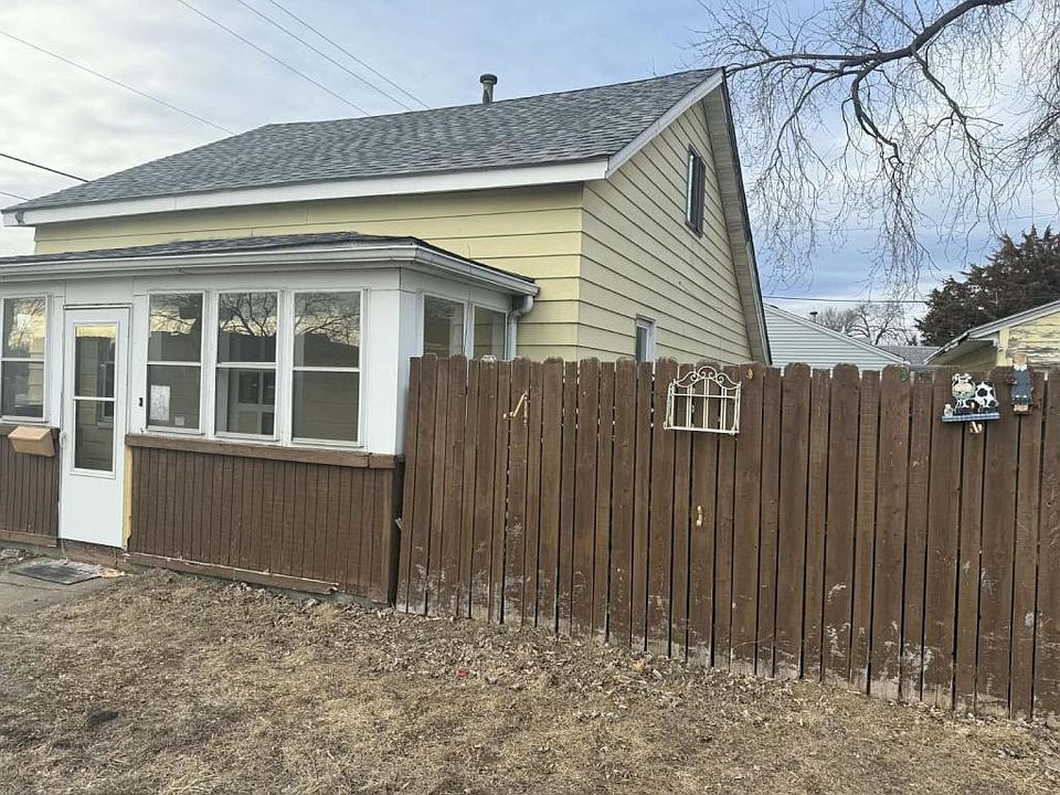 1st image of 901 Ann Eliza St