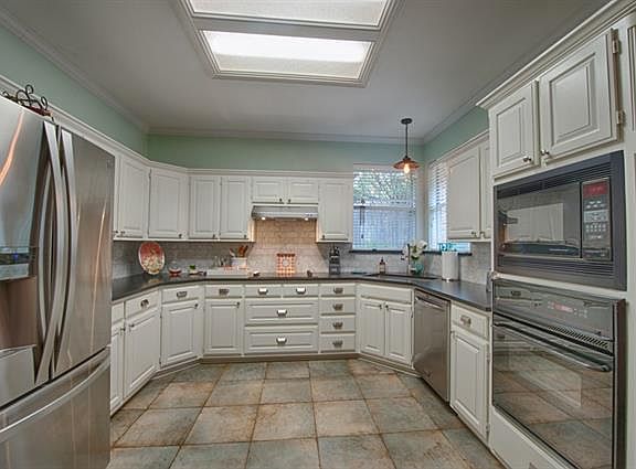 4th image of 7004 Golden Gate Dr