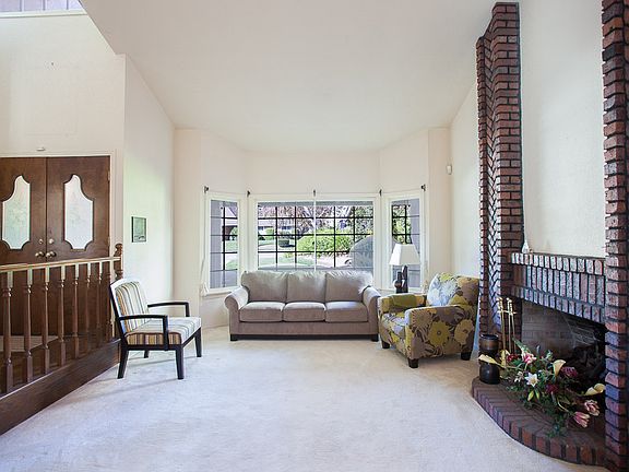 3rd image of 1540 Rosewood St