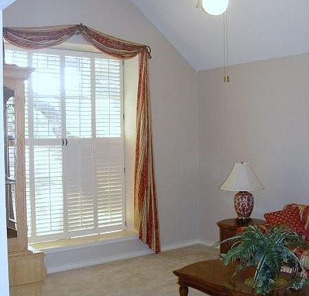 FORMAL LIVING AREA
