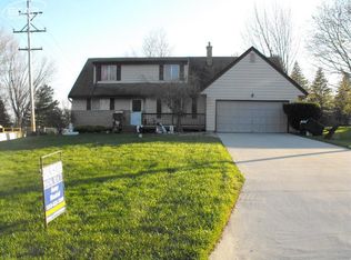 1347 Heathercrest Dr, Flint, MI 48532