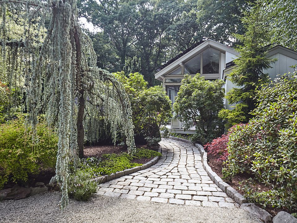 7 Highwood Road