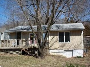 2413 Beach Dr, Oak Grove, MO 64075