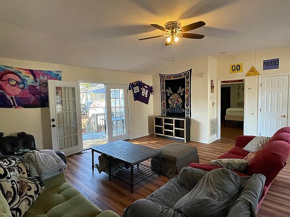 5th image of 404 Ash St