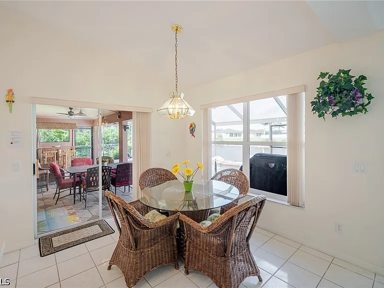 105 SW 39th Pl — Photo 12