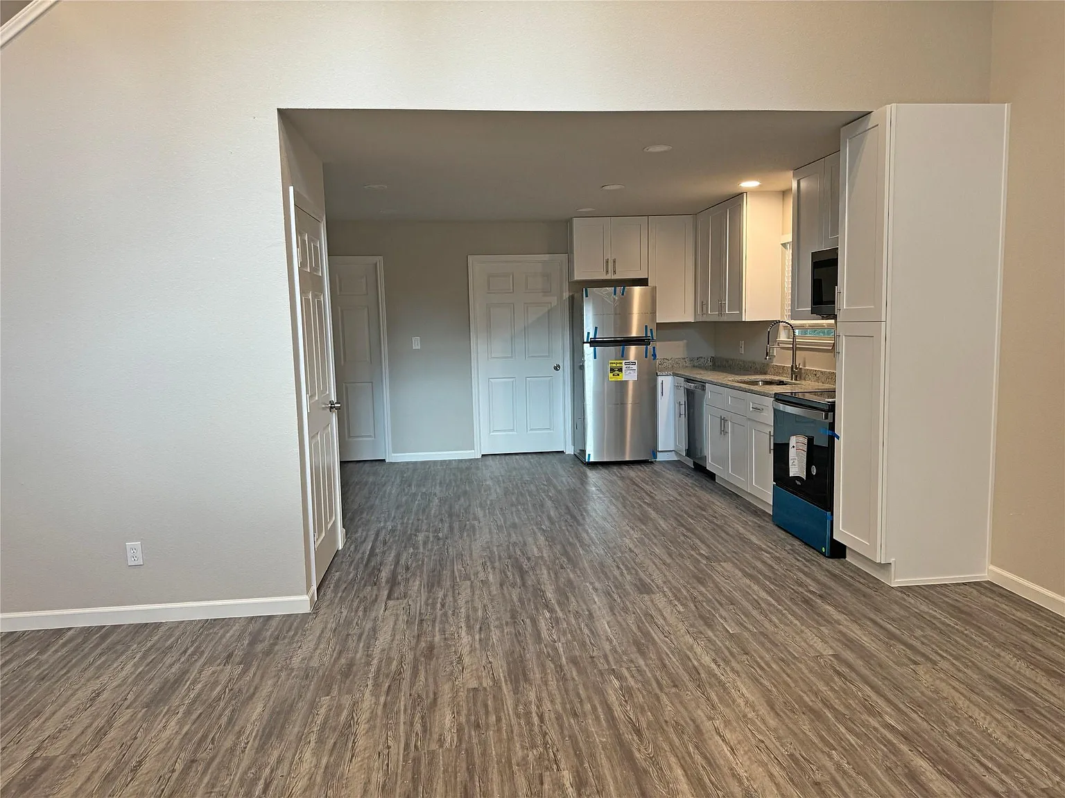 3 bed, 2.0 bath, 1309 sqft, $1,595 — Photo 2