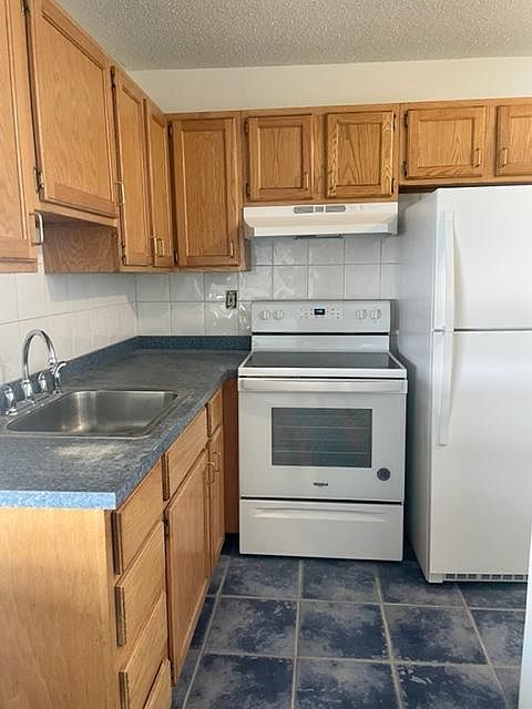 2nd image of 66 Buttonwood Ln