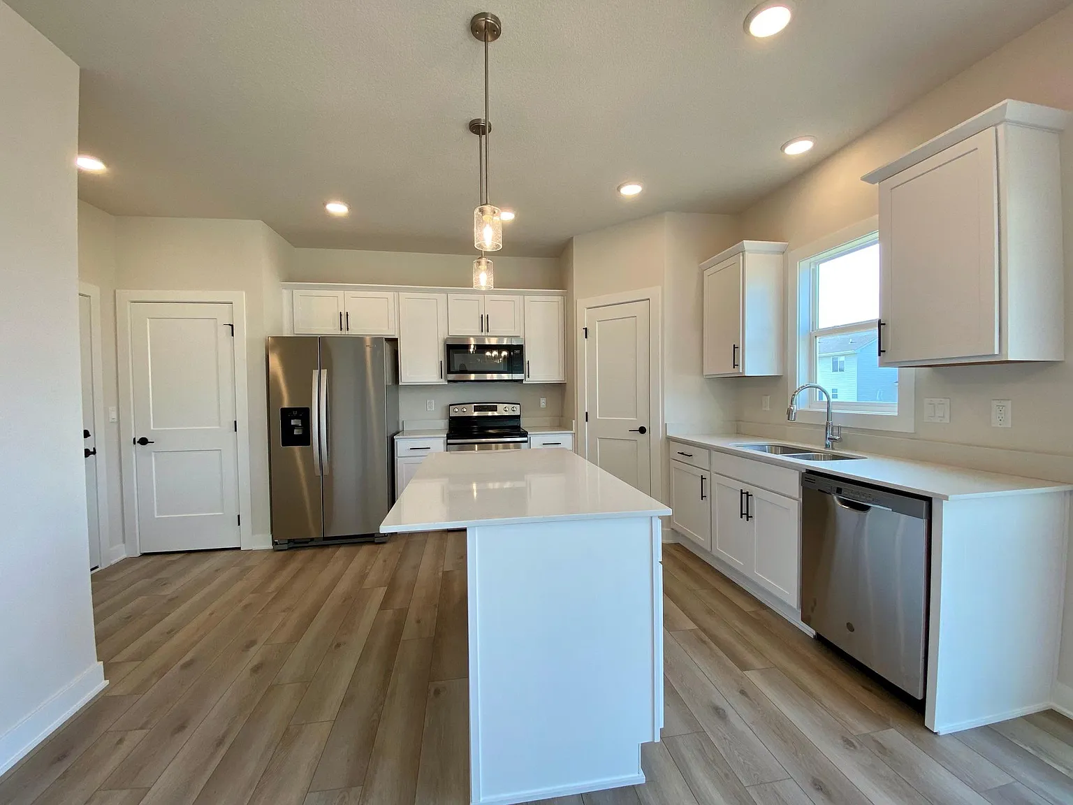 4 bed, 1672 sqft, $2,600 — Photo 2