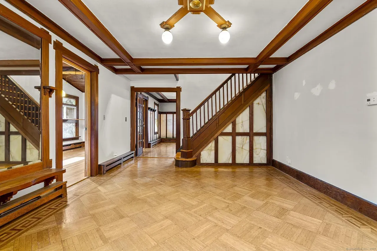 5 bed, 2.5 bath, 1870 sqft, $4,200 — Photo 2