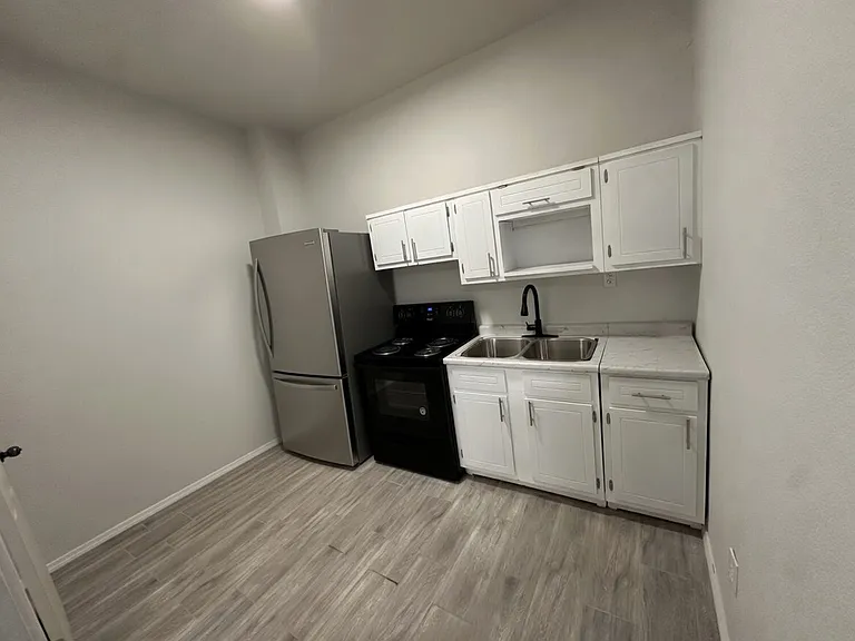 1313 Myrtle Ave #C — Photo 1