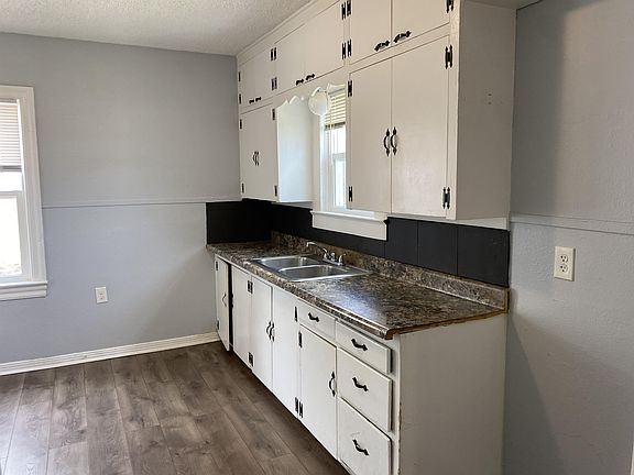 5th image of 632 SW 44th St