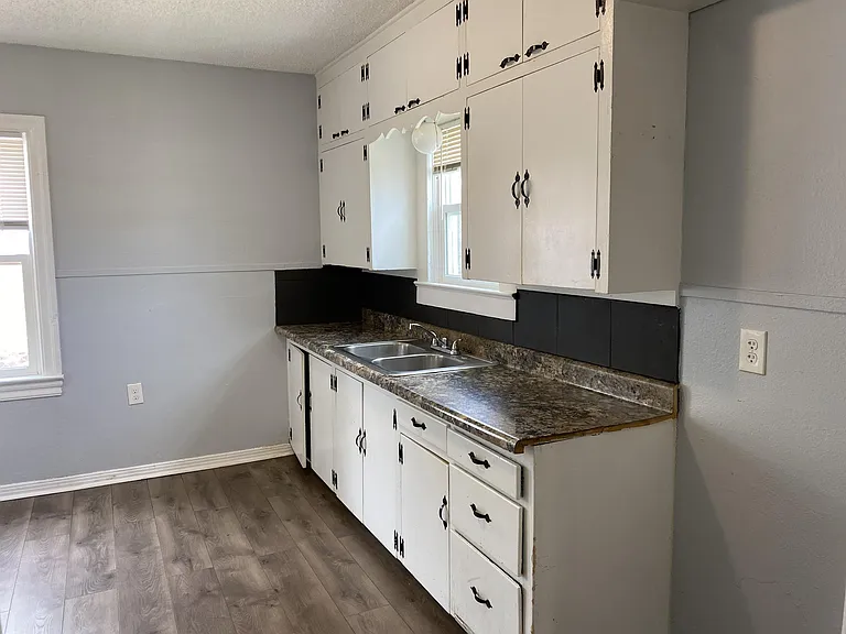 632 SW 44th St — Photo 5