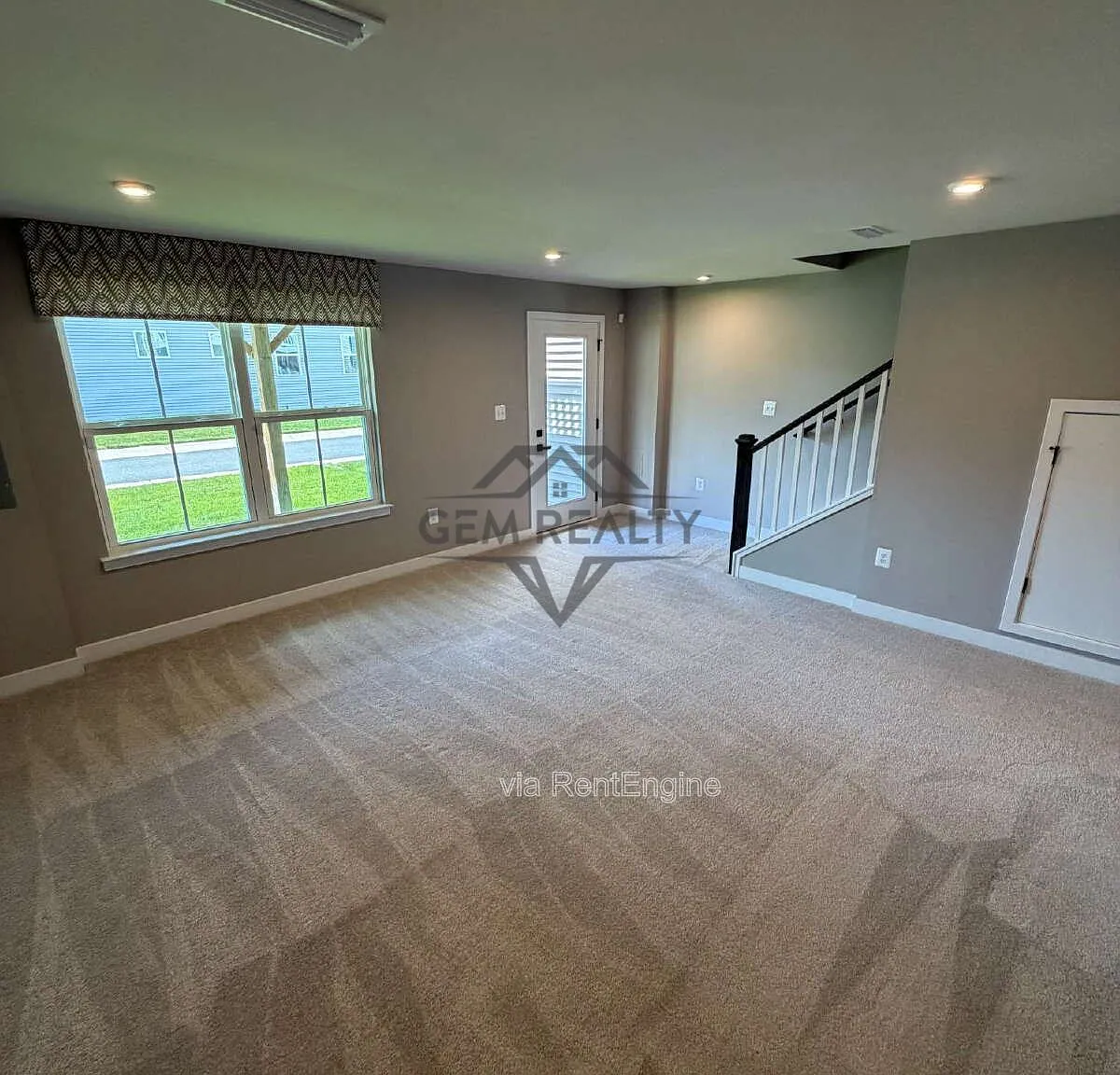 3 bed, 2.5 bath, 2250 sqft, $2,700 — Photo 4