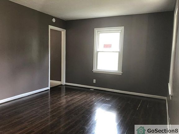 3rd image of 4815 Young Ave