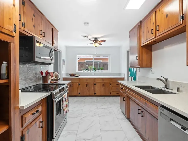 8151 Beaver Lake Dr — Photo 5