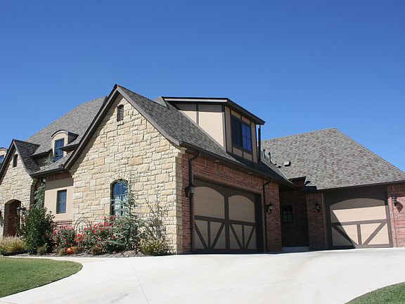 2317 Bull Run - 3 Car Garage