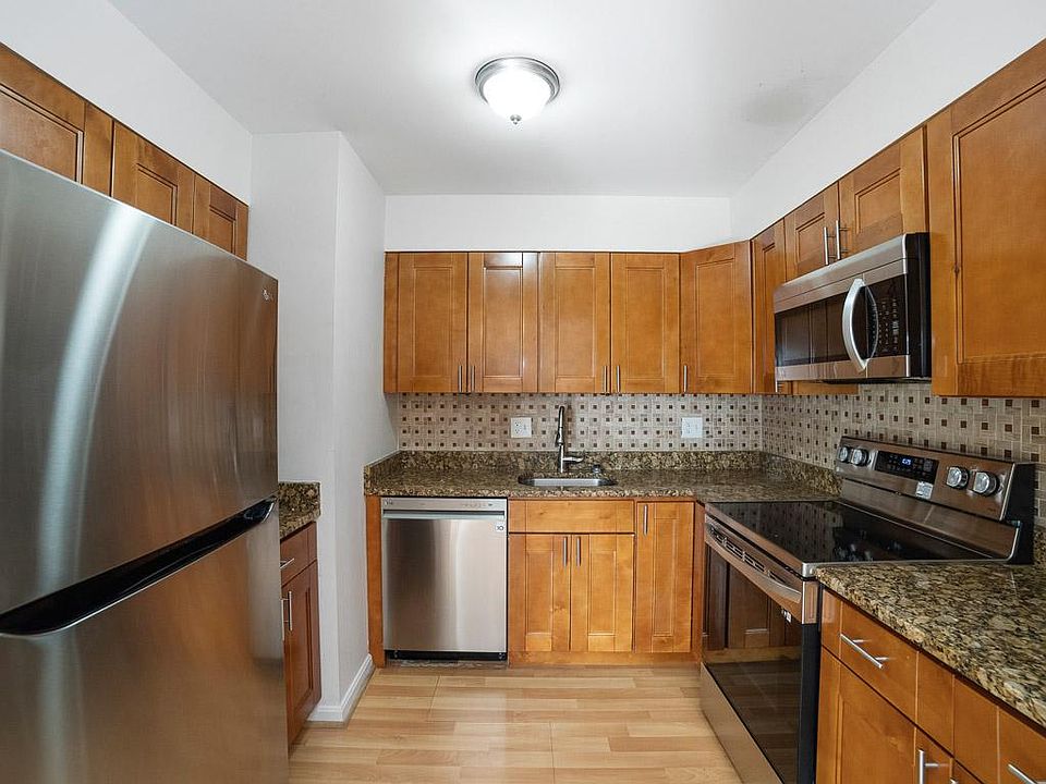 Kitchen with brand new appliances