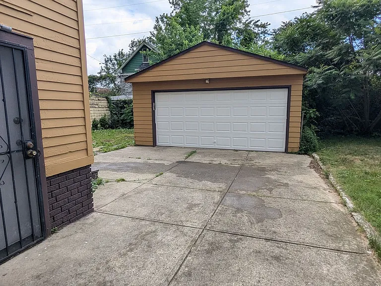 12521-12523 Locke Ave — Photo 2