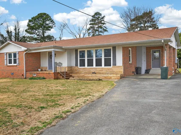 3704 Hopwood Ave, Guntersville, AL 35976