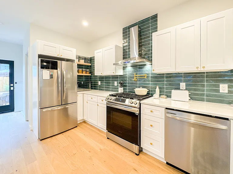 637 Belgrade St — Photo 11