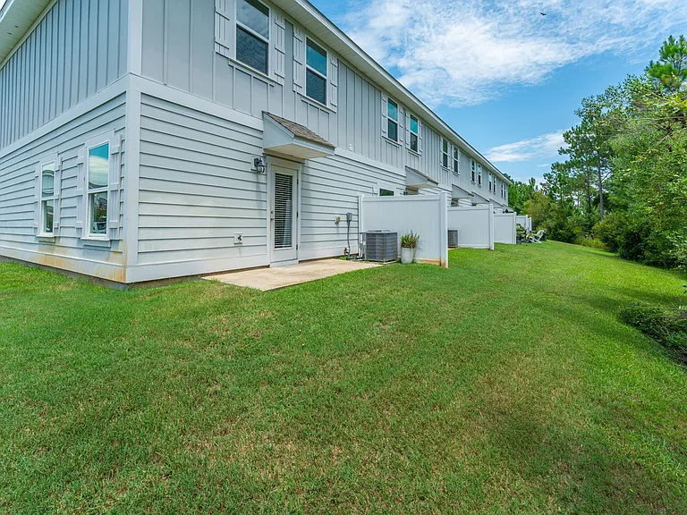 146 Crossing Lane F Santa — Photo 33