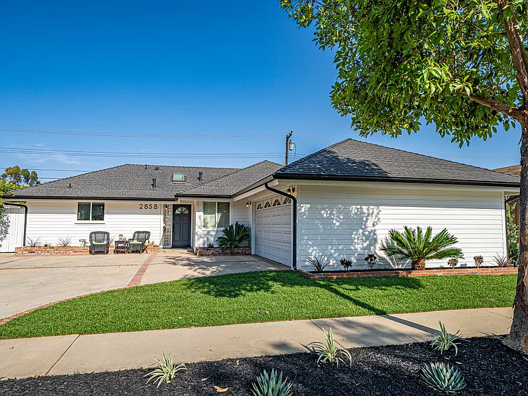 2858 Drake Ave — Photo 1