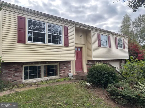 13802 Cardinal Dr SE, Cumberland, MD 21502